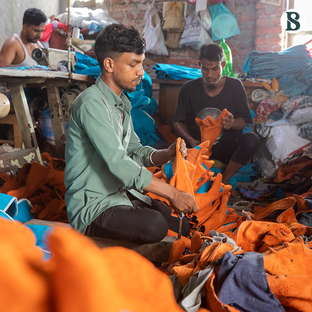 tbsnewsbd's tweet photo. Self-sufficiency in leather goods
Photo: Rajib Dhar/TBS
#productionworks #production #leathersafetygloves #gloves #leathergoods #glovesimport #China #madelocally #factory #Hazaribagh #photostory #TBSphoto #Bangladesh https://t.co/vlVL7t1Rus