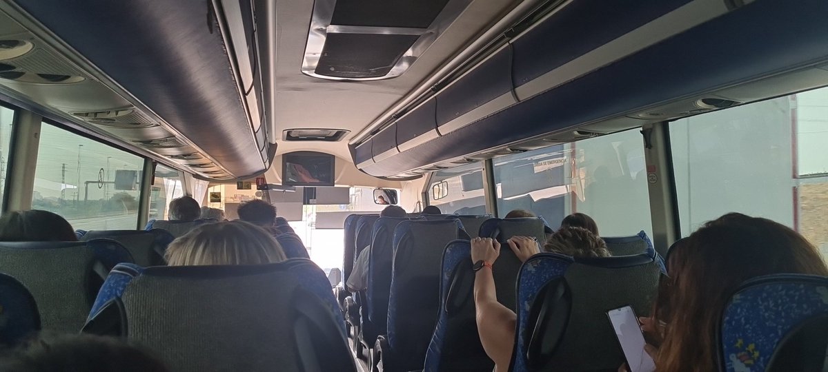 Txell Vallespí (@txellvallespi) on Twitter photo Sense aire condicionat al bus Vilafranca-Barcelona, una autètinca sauna asfixiant cortesia de <a href="/monbusinfo/">Monbus</a>. És insuportable i al bus hi va una embarassada i també gent gran. Tindrem algun dia transport públic de qualitat, eficient i eficaç <a href="/territoricat/">Territori</a>? Sense aire condicionat al bus Vilafranca-Barcelona, una autètinca sauna asfixiant cortesia de <a href="/monbusinfo/">Monbus</a>. És insuportable i al bus hi va una embarassada i també gent gran. Tindrem algun dia transport públic de qualitat, eficient i eficaç <a href="/territoricat/">Territori</a>?