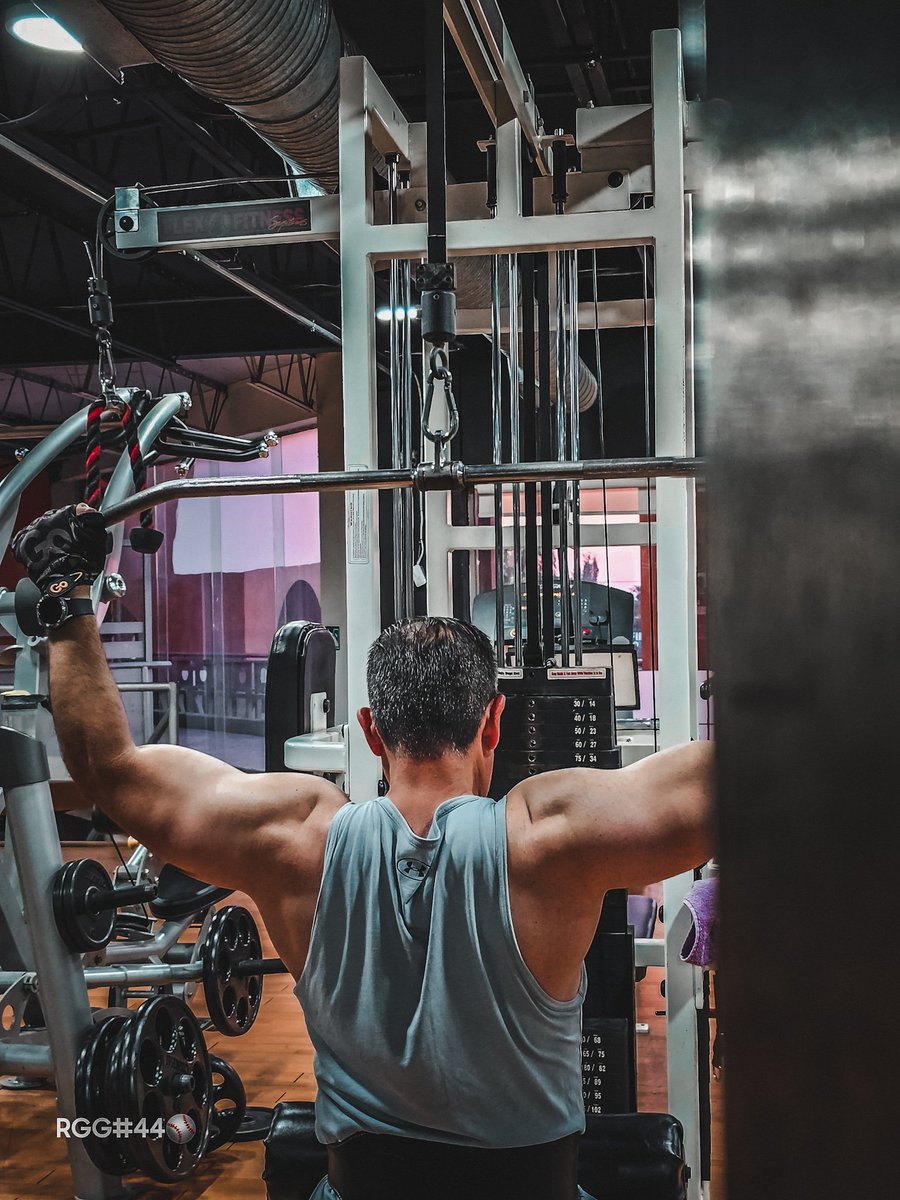 Miércoles de Espalda y triceps 
A darle un rato 
Bendecido día para todos 
#gymmotivation #gymlife