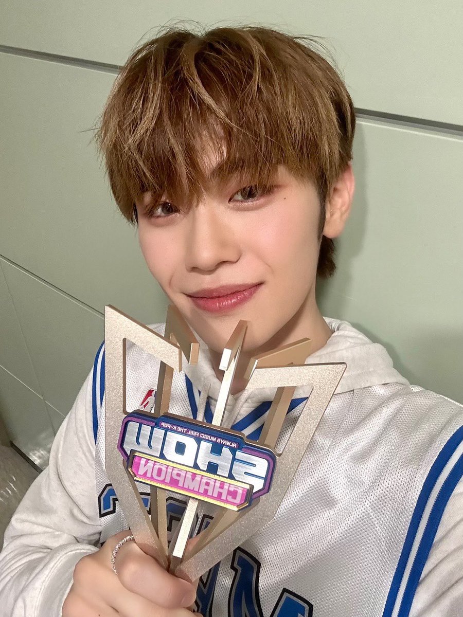 taelaekim's tweet photo. today brought another wave of cherished memories as we celebrate #InBloom2ndWin. ZEROSE, let's keep painting a canvas of blissful memories together and wrap up the day with hearts overflowing with happiness! https://t.co/NPQ2XLgDfp