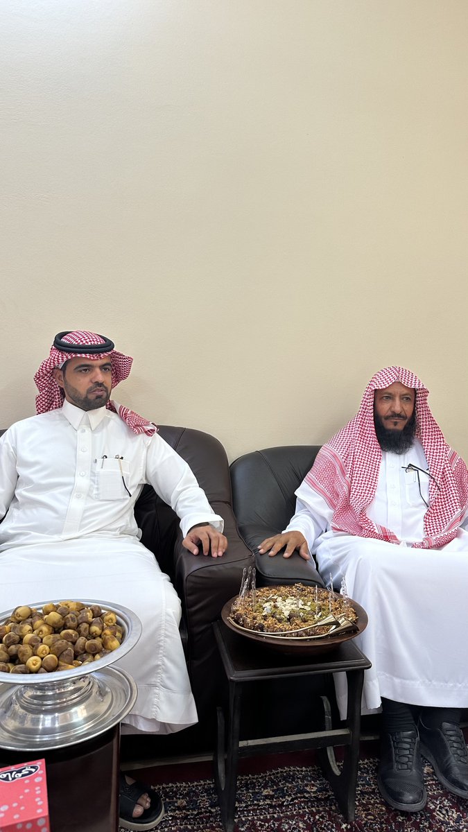 alsagoa202's tweet photo. من زيارة سعادة محافظ الشنان الاستاذ عبدالله بن سليمان الشبرمي لمركز ( #الصغوى ) يوم الاربعاء الموافق ١ / ١ / ١٤٤٥ هـ مع فريق عمل مكون من (رئيس بلدية محافظ فيد و ممثل الاهالي بالمجلس ومدير الخدمات بالمحافظة) للوقوف والاطلاع على الخدمات والجوانب التنموية والاطلاع علي سير العمل. https://t.co/OlxLCtCR45