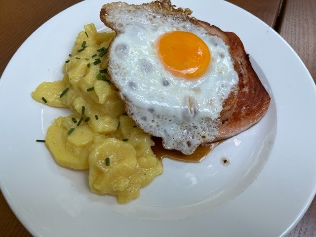 Mahlzeit! Melde mich nach der Mittagspause gestärkt zurück aus dem #Wirecard-Prozess. Später wollen Brauns Anwälte einen Antrag zum #Marsalek-Schreiben vortragen. Da könnte es Details zum Inhalt geben... Hier geht's zum <a href="/wiwo/">WirtschaftsWoche</a>-Liveblog: wiwo.de/unternehmen/di…