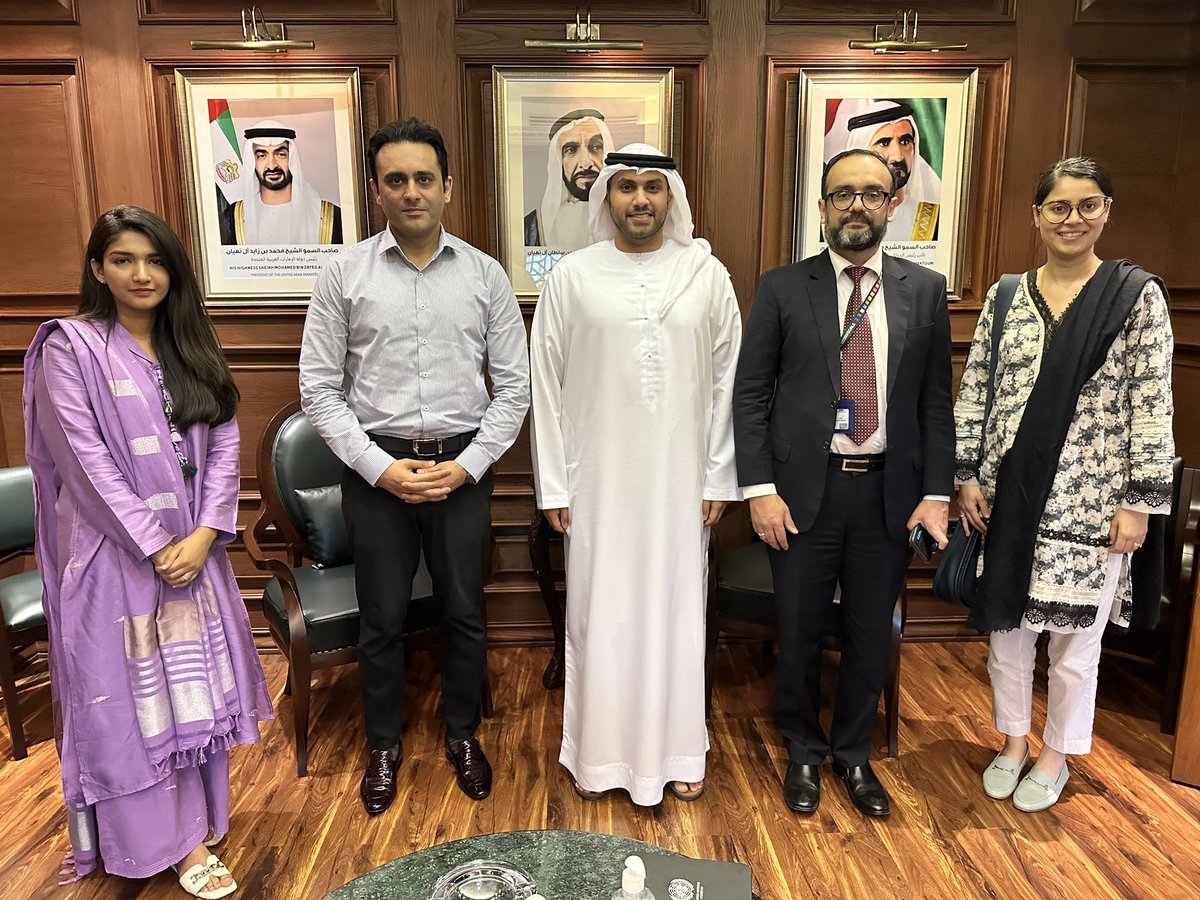 uaeembassyisb's tweet photo. السيد راشد عبدالرحمن الزمر، القائم بالأعمال بسفارة الدولة في إسلام آباد، يستقبل بمقر السفارة فريق البرنامج الإنمائي للأمم المتحدة في باكستان وبحث معهم سبل تعزيز التعاون الثنائي والعمل المشترك في المشاريع التنموية المستقبلية ومشاركة الجهود لتخفيف الاضرار من عوامل التغير المناخي https://t.co/B8AJuyOcfw