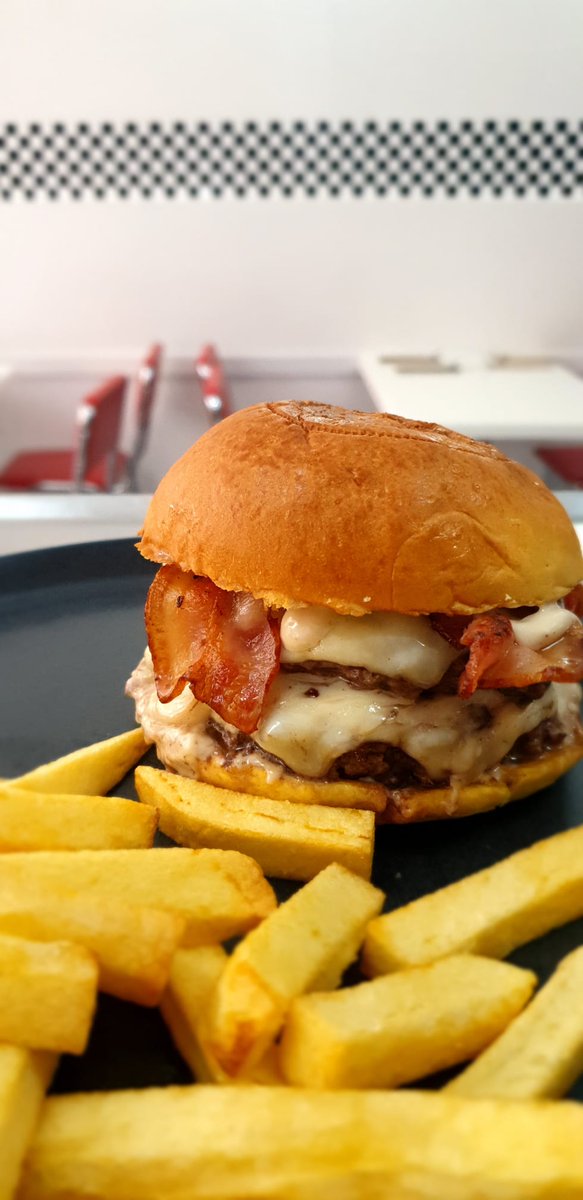 cometerrores's tweet image. La Truffeta💥🍔🍟