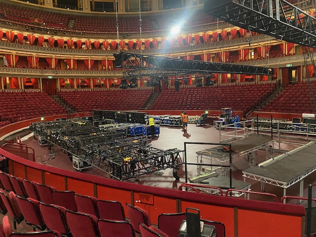 BroadcastWl's tweet photo. Some photos from the fabulous first weekend of the BBC Proms at @RoyalAlbertHall. Once again, our Broadcast team has had the privilege of providing the  #LightingSolutions for this glittering event!
#bbcproms #broadcasting #broadcastlighting #lightingsupplier
📸BBC https://t.co/FBFyUMC8Hi