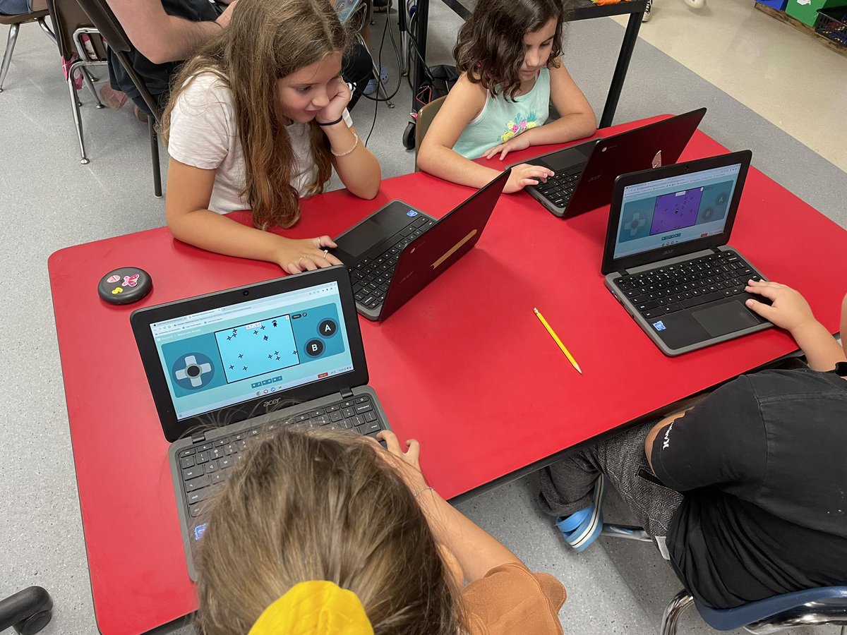 Miss David tweet media