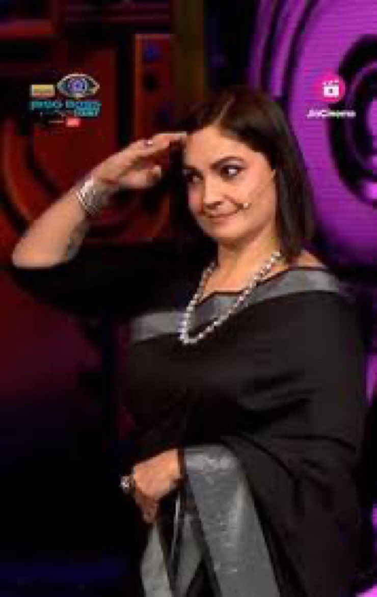 reshus24x7's tweet photo. #PoojaBhatt 🫡🫶🏻♥️
#livefeed #Bbott2 #BiggBossOTT2 #BBOTT2onJioCinema #secrettask https://t.co/np0g83y8aU