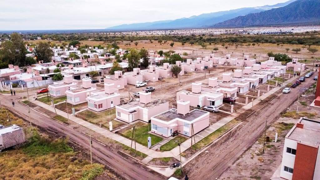 Con mucho orgullo podemos decir que La Rioja es la provincia con más propietarios del país. Así lo dicen los últimos datos del INDEC de acuerdo al Censo realizado el año pasado, algo que nos impulsa a seguir trabajando para garantizar el derecho a una vivienda digna.
⬇️
