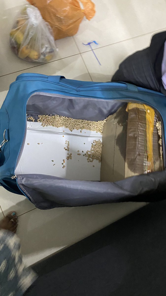 jainpriya09's tweet photo. @IndiGo6E how you people are treating our luggage . 

On 29june23 my parents flew with indigo from Bhopal to Bangalore. This concerned flight 6E-5046 and 6E-5294 ,Upon arrival, my baggage came off the conveyor belt damaged. This is very bad way treat our luggage. https://t.co/QGfyS9Vhr2