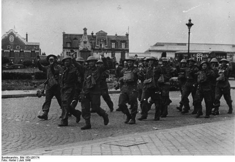 Dunkirk_1940's tweet photo. #Dunkirk #OpDynamo
Some of the 41,338 British soldiers captured in 6 weeks of fighting during May & June 1940 in France & Belgium. Nearly all of them would spend the next 5 years behind the wire. Treated badly, sadly too many of them would never see home again. #LestWeForget🌺 https://t.co/IXvjYnzsZT