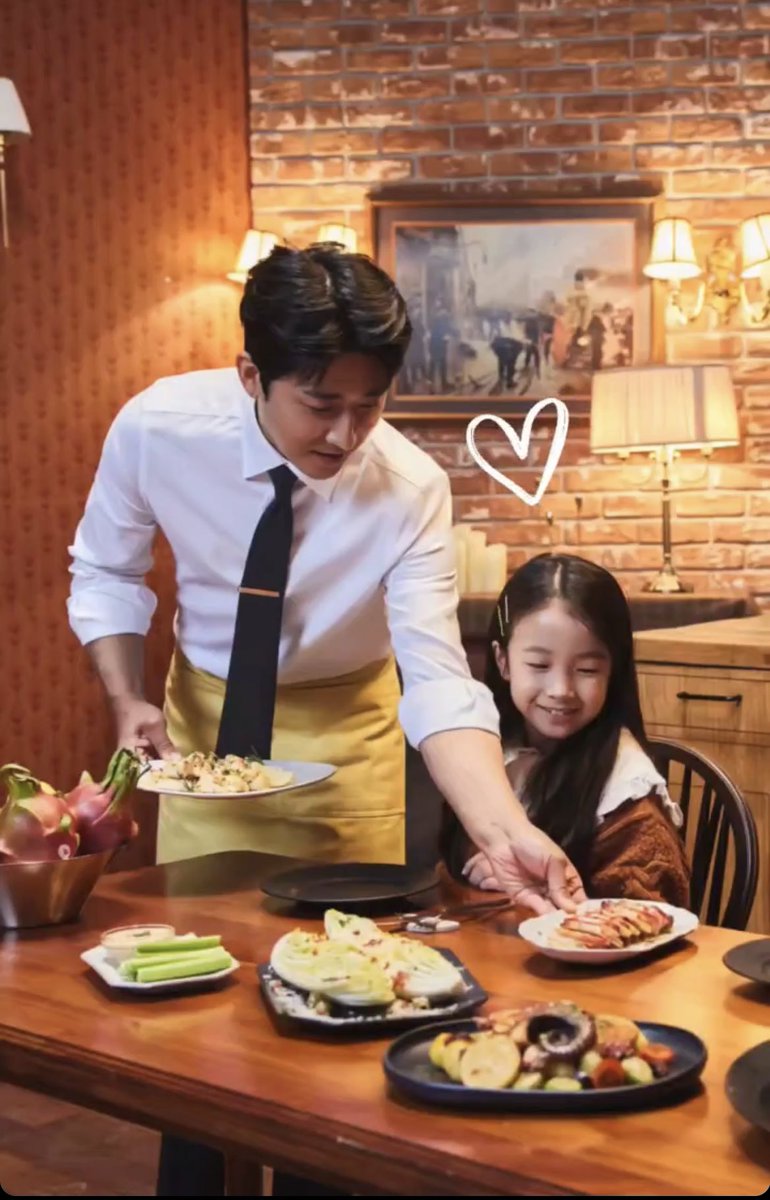 shj_sangchaeg's tweet photo. #ソンホジュン さんが料理作る側?!
俺の料理いいだろ?な感じだったの?
でもなんでその虚ろな目?
#손호준 #reencle https://t.co/bJVuw2AM5b