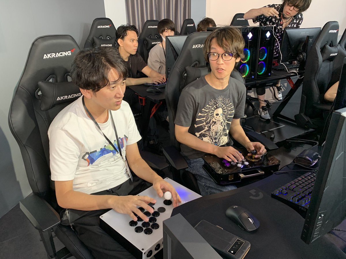 eita_1988's tweet image. 今日も最高に楽しかった。
EVO近づいてる中でオフ対戦させてもらえるのはほんま感謝です…
後気のせいだろうと思うけど俺ハゲてない？
写りが悪いだけだよね
汗もかいちゃってるしね
#esAKIBA #Sofmap