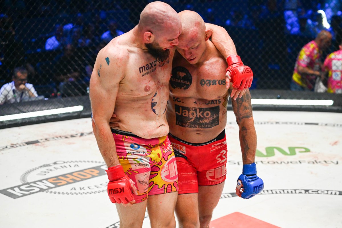 KSW_MMA's tweet photo. 𝐑 𝐄 𝐒 𝐏 𝐄 𝐂 𝐓 💙 #KSW84 https://t.co/jcwNWs6eoD