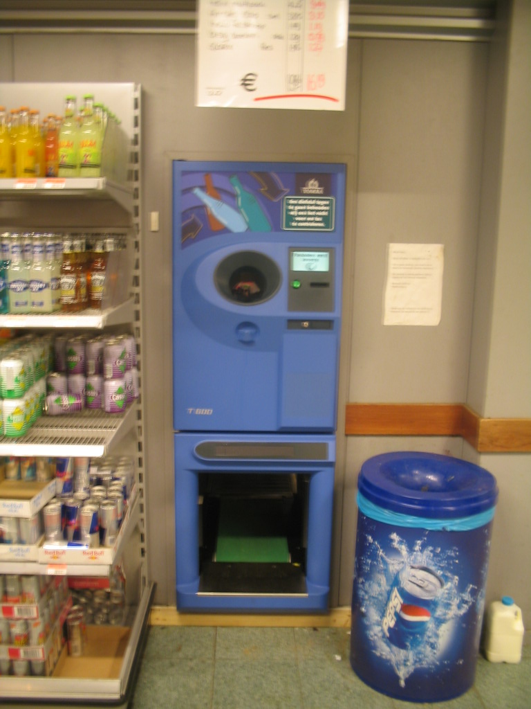 ICTmagazine_NL's tweet image. Het bedrijf achter veel #statiegeldautomaten, #Tomra, is gehackt. Alle automaten zijn offline maar werken nog wel. Het bedrijf beheert 4000 #emballageautomaten in  Nederland, bijvoorbeeld in #Jumbo , #albertheijn, #Spar, #Aldi, #Plus en #COOP.
tinyurl.com/mtxu9zwh