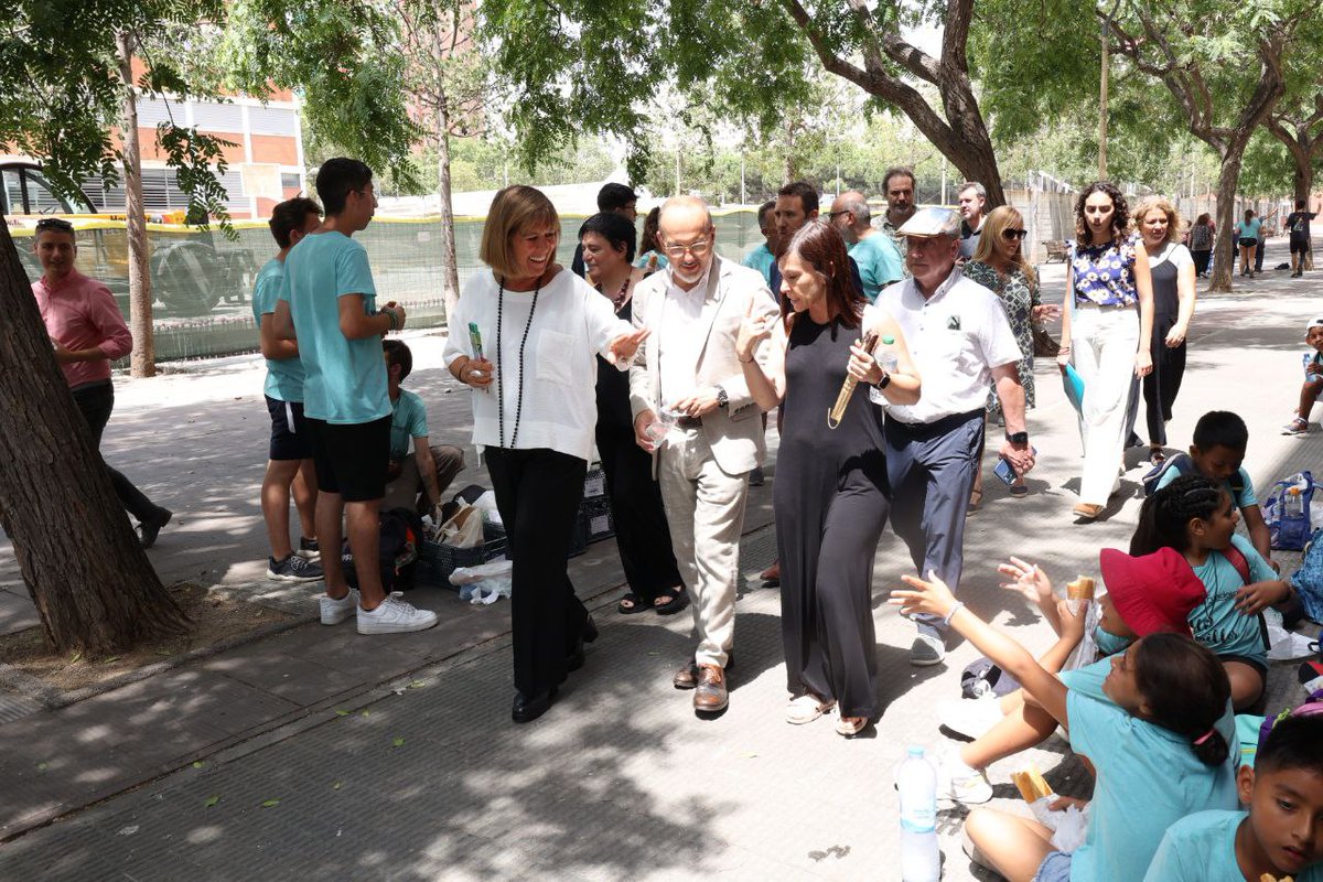 Amb el conseller de <a href="/dsocialscat/">Drets Socials i Inclusió</a> <a href="/carlescampuzano/">carles campuzano</a> i membres <a href="/fundesplai/">Fundesplai</a> visitem l’Esplai <a href="/cebellvitge/">Club d'Esplai Bellvitge</a> per conèixer les activitats que fan infants i joves. Oferir més oportunitats de lleure a l’estiu, educar en valors i enfortir la convivència també ajuda a millorar l’èxit escolar