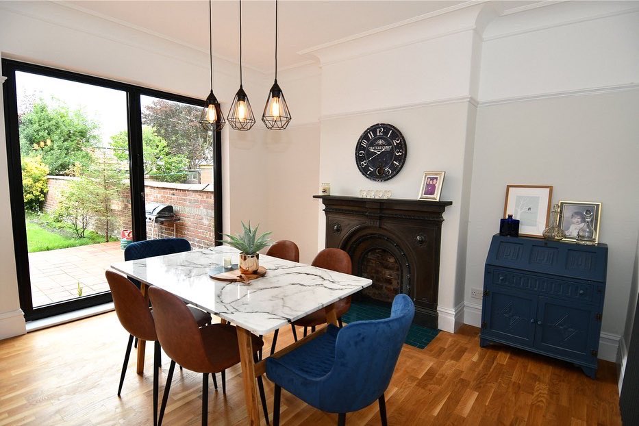 Foxfield Road, Meols

🏡 A beautifully refurbished family home in the popular residential area of Meols! This elegant, well-proportioned home has been transformed to include a bright open plan kitchen, four double bedrooms and two bathrooms! What more could you want?

#familyhome