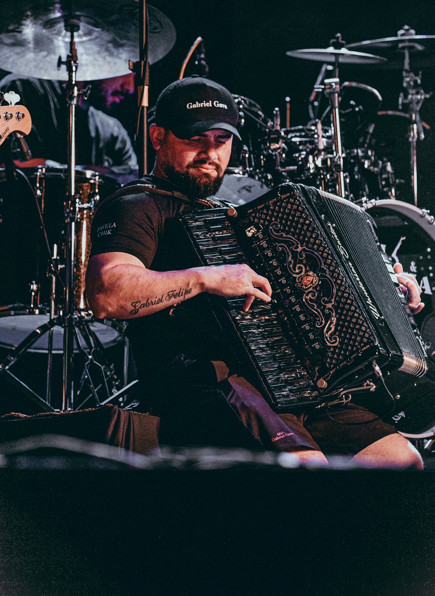 *
Se orgulhe de todo seu esforço para fazer dar certo.
Tentar e não desistir é atitude de pessoas fortes e resilientes.
*
📸 <a href="/daniloanoni/">Danilo Anoni</a> vulgo, Padrim! 🙏🏻🪗
*

#resiliencia #cabecaerguida #umleaopordia #music #mylife #rec #job #work #workout #sanfas #gaita #sanfona #acordeon