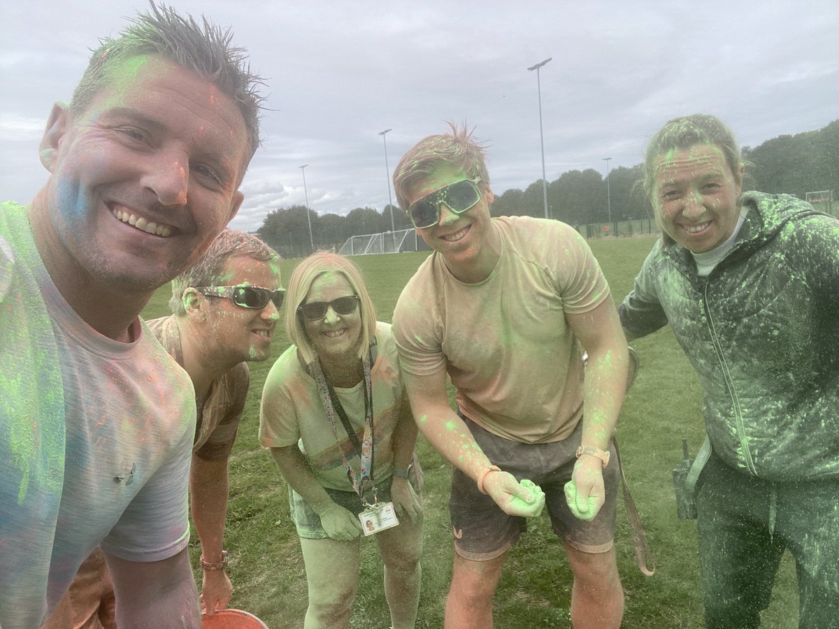 CWCHS_PE's tweet photo. Home stretch for our legend #mrjohn @CWCHS_6th_Form @CardiffWestCHS https://t.co/hxt4D3ACpU