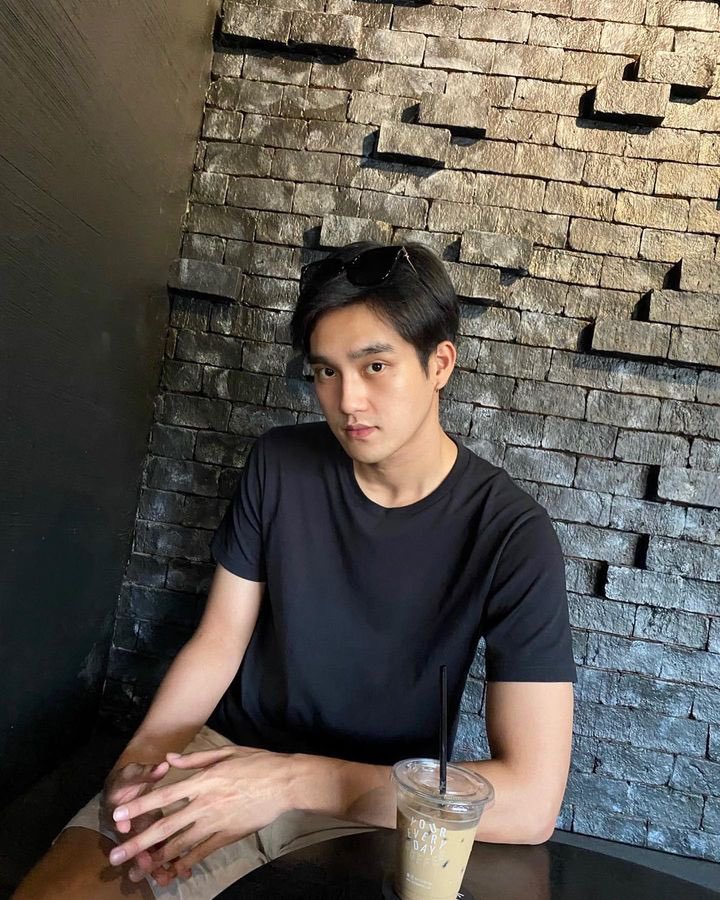 kusexyboy's tweet photo. “ใจสั่นเพราะกาแฟ...หรือแกฟะ”
-เฟิร์ส 💚☕️
IG : tmr_first
#เศรษฐศาสตร์ #KU78 #KUSEXYBOY
#firstthammarat #tmr_first https://t.co/NDJKT0NdWN