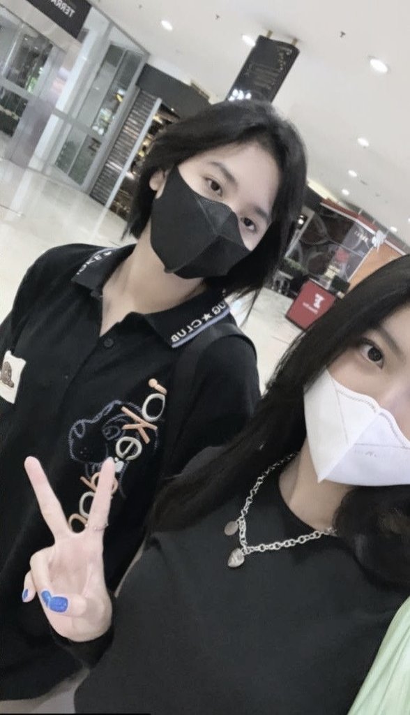 lyylyylyyan's tweet photo. "ibu, kia mau punya rumah"

—greshan family au?

©lyylyylyyan https://t.co/rouDDZ9jHS