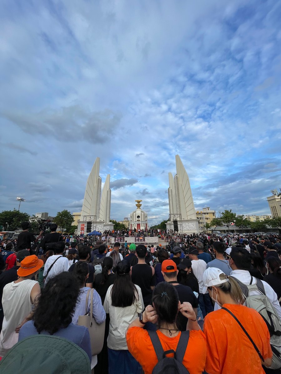 enihsnusssim's tweet photo. เลือกตั้งครั้งเเรกในชีวิตเลือกอนาคตใหม่ โดนยุบ

เลือกตั้งครั้งที่2 เลือกก้าวไกล พรรคตะแนนอันดับ1 ก็ไม่สามารถเป็นนายกได้

เอางี้จริงดิประเทศไทย

#ม็อบ19กรกฎา66 #พิธาต้องเป็นนายก #ศาลรัฐธรรมนูญ #สมัยหน้ากูจะกาก้าวไกล https://t.co/KOVsjCKqjE