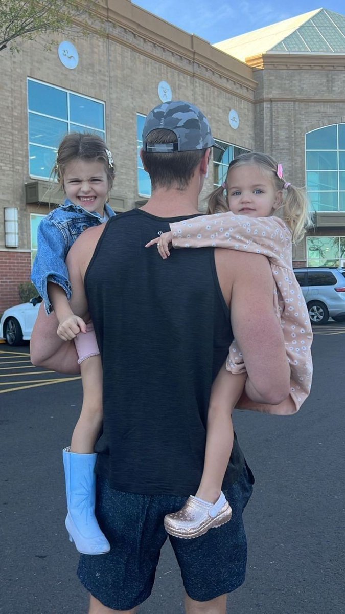 mundinho rosa 🩷

@donadanic