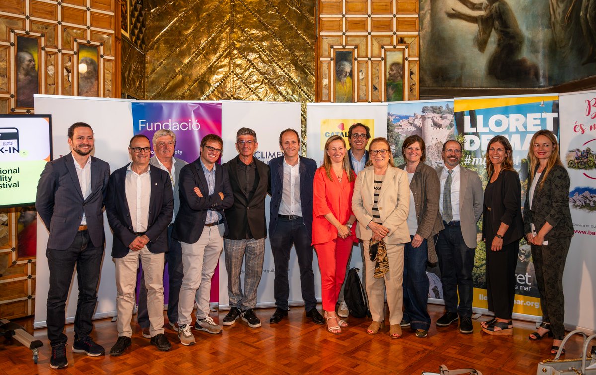 TEATRECBS's tweet photo. El #TerresLAB comença una nova etapa com a Audiovisual & Tourism Hub. Una jornada centrada en el turisme immersiu i en les aplicacions del metavers al sector de l’hospitality a #Lloret.
📍13/09
👉 @terrescheckin
📲 https://t.co/xccvPWvWkc
#MyLloret #LloretCultura #ccclloret23 https://t.co/jKeH23FetP