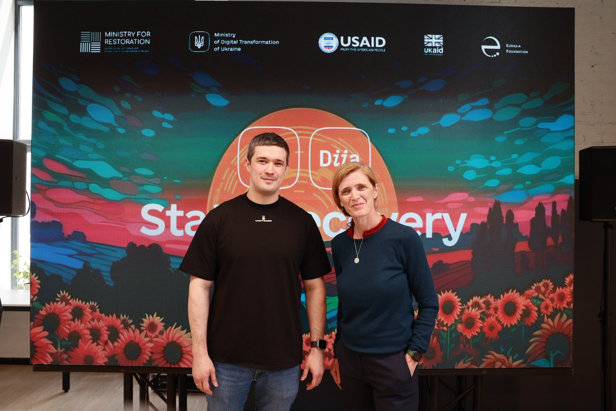 DIGITUkraine's tweet photo. Делегація USAID на чолі із @PowerUSAID відвідала Бучу. Делегацію ознайомили з процесом відшкодування збитків за пошкоджене майно та результатами роботи програми єВідновлення. 
Докладніше ➡️ https://t.co/xsNIUMgvaY https://t.co/inoCbNnafO