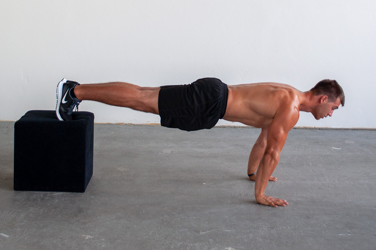 abhishak2's tweet photo. Don’t have time to go to the gym?

This quick full-body workout will help you get jacked at home:

Thread 🧵 🧵 https://t.co/PNVWpZ2Kn4