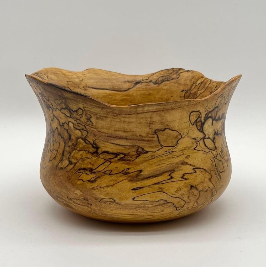 briggsauction's tweet image. Lot 154 in TOMORROW'S Jim Bewley Collection Auction features a stunning spalted beech turned bowl. Head over to our website or app now to bid before it's gone! #FinditatBriggs #WoodTurner #AuctionFind #EstateSale #StudioCraft #OnlineAuction 

briggsauction.bidwrangler.com/ui