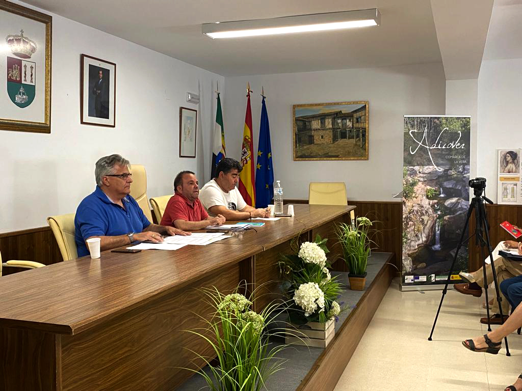 ADICOVER1's tweet photo. Como Vicepresidente ha sido elegido D. José Antonio Rodríguez Calzada, presidente de Aturive. Como Secretaría de Adicover ha sido nombrada Doña María  Dolores Paniagua Timón alcaldesa de Tejeda de Tiétar y como Tesorero Don José María Hernández García, alcalde de Cuacos de Yuste. https://t.co/oceMWNPu5j