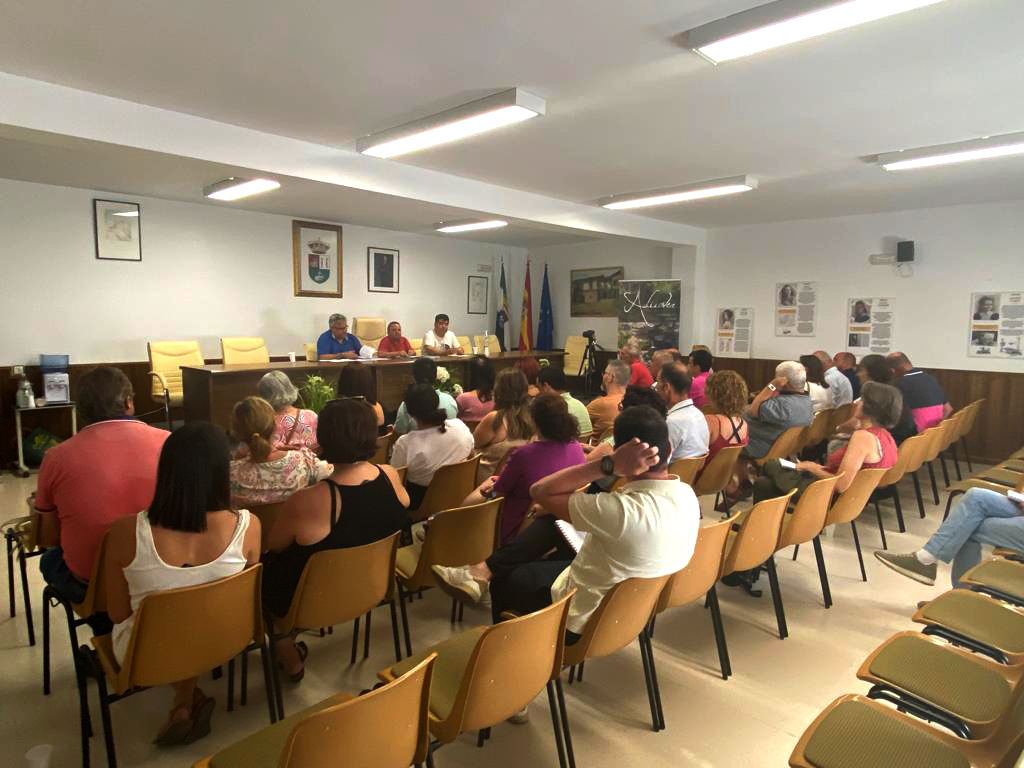 ADICOVER1's tweet photo. En el Salón de Plenos del Ayuntamiento de Cuacos de Yuste se ha celebrado la Asamblea General de de Adicover para el nombramiento de la nueva Junta Directiva.
Ha sido reelegido como Presidente de Adicover, D. Fermín Encabo Acuña, alcalde de Jarandilla de La Vera. https://t.co/qkmNIclf86