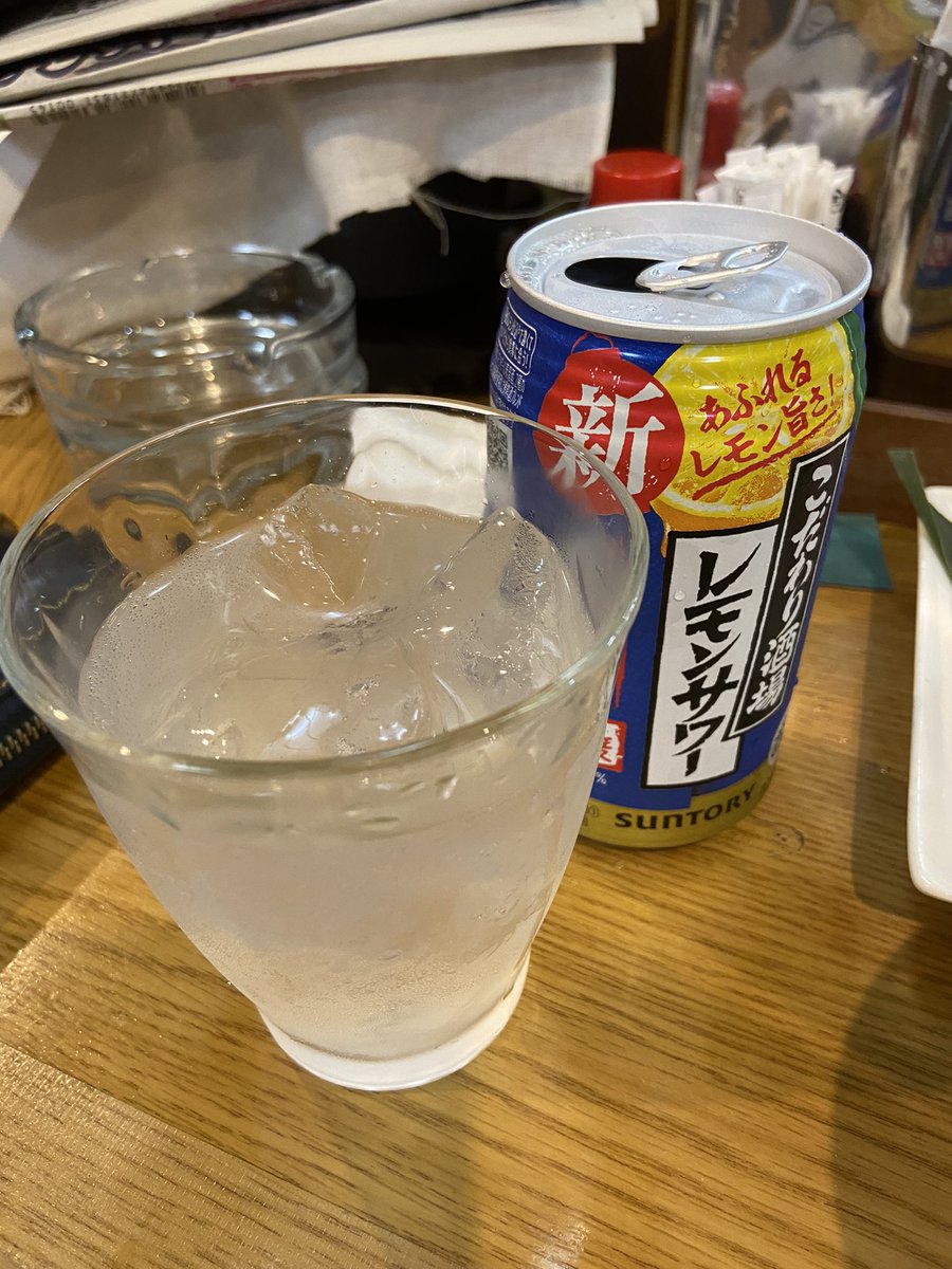 jnaka3636's tweet photo. 5.レモンサワー／350円✖️2

そのまま、缶のレモンサワーが出てくるのが潔い良い😁 https://t.co/QEuNFizTMZ