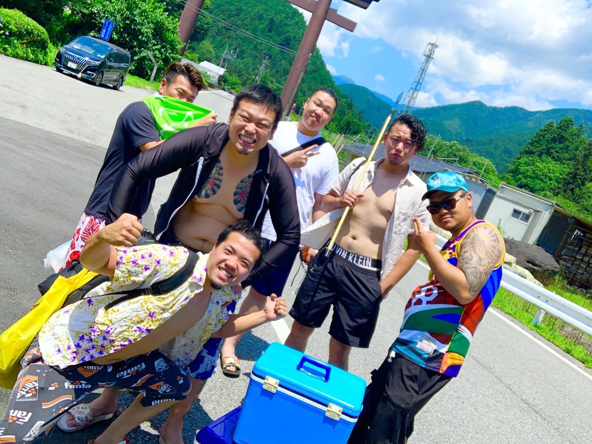 Japanisk's tweet photo. 川遊びして記憶かっ飛ばして駐禁切られてラ���メン食べた日曜日でした。 https://t.co/B9JPmHznap