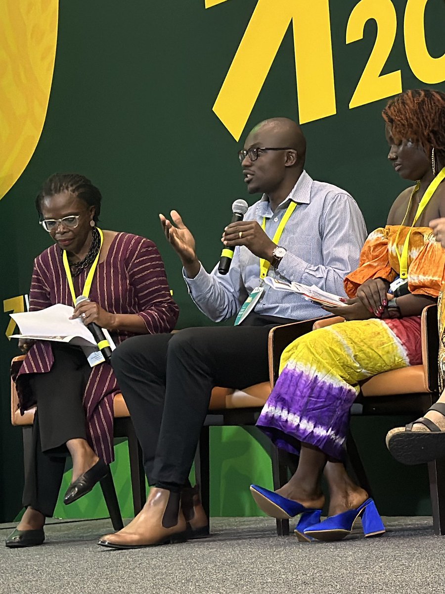 Day 2 @WomenDeliver attending the side-event ‘Girls at the Center’ where @dennismutanda of @Pop_Council is presenting our study 🎓 on #effective interventions to #EndFGM: journals.plos.org/globalpubliche…