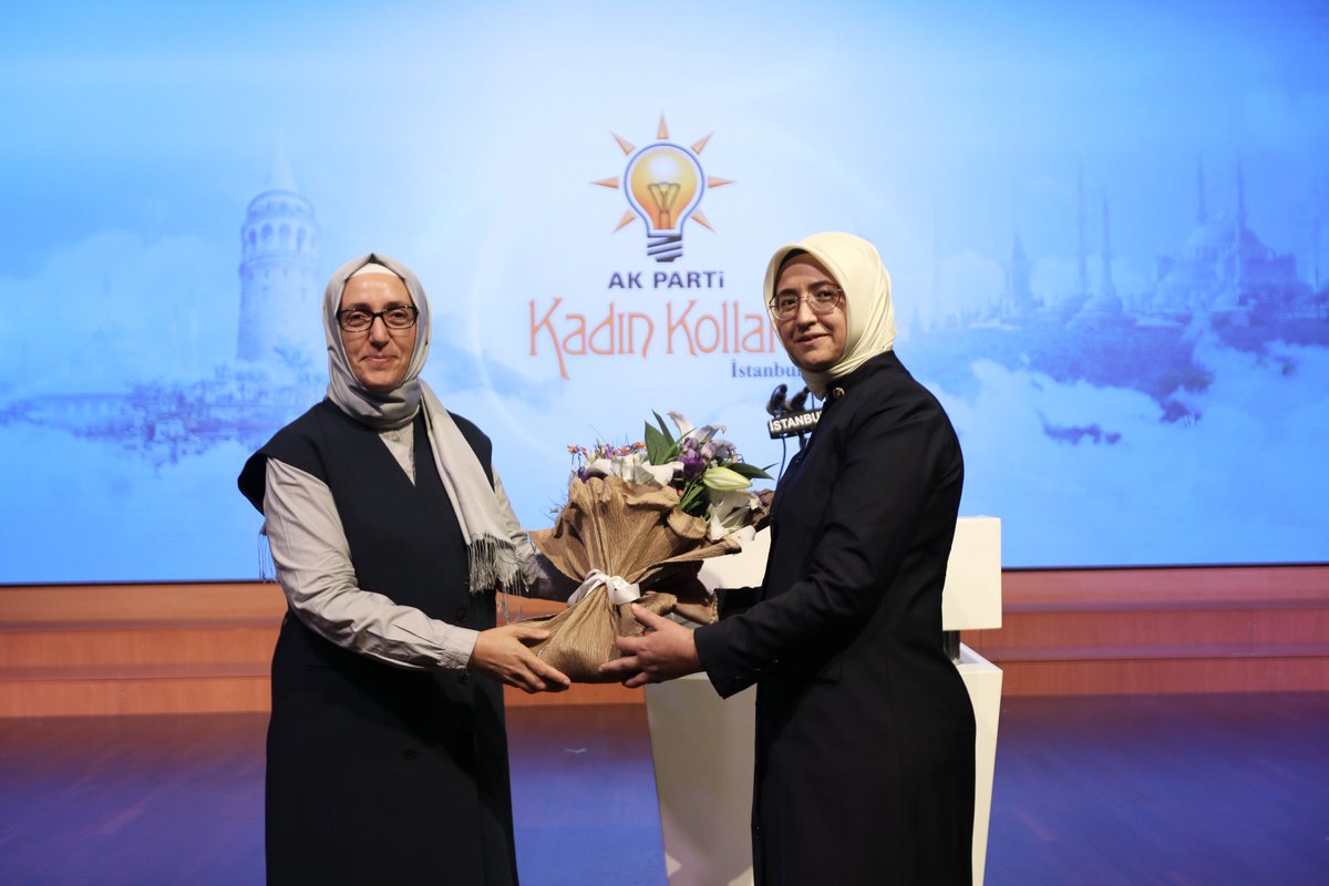 rbklndr's tweet photo. İstanbul il Kadın Kolları başkanı olarak atanan yol arkadaşımız, kıymetli kardeşim Saliha Demirer’e yeni görevinde başarılar diliyorum.

İl Başkanlığım sürecinde her daim şahsıma ve İstanbul Kadın Kollarımıza destekleri ile yanımızda olan Cumhurbaşkanımız Sn. @RTErdogan’a teşekkür ediyorum.

Bu dönem ve önceki dönem Genel Merkez Kadın Kolları başkanlarımıza, her iki dönem İstanbul İl Başkanlarımıza ve yönetimlerine, Milletvekillerimize, İl Kadın Kollarında birlikte çalıştığımız yol arkadaşlarıma, Belediye Başkanlarımıza, Meclis üyelerimize, gece gündüz demeden çalışan vefakâr yol arkadaşlarım ilçe başkanlarımız, ilçe yönetimlerimiz ve mahalle başkanlarımıza teşekkür ediyorum.