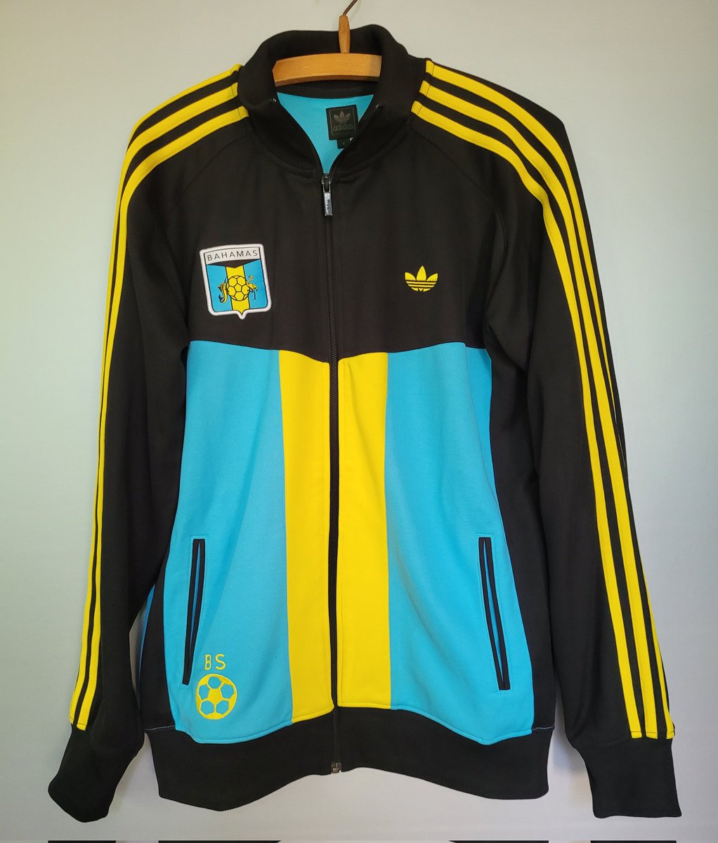 Adidas tracktops 🧥///🥼 tweet media