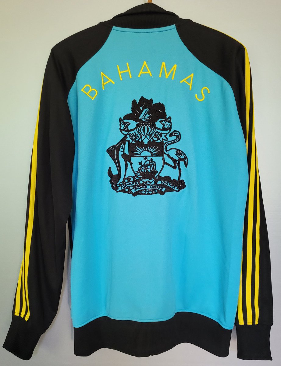 Adidas tracktops 🧥///🥼 tweet media