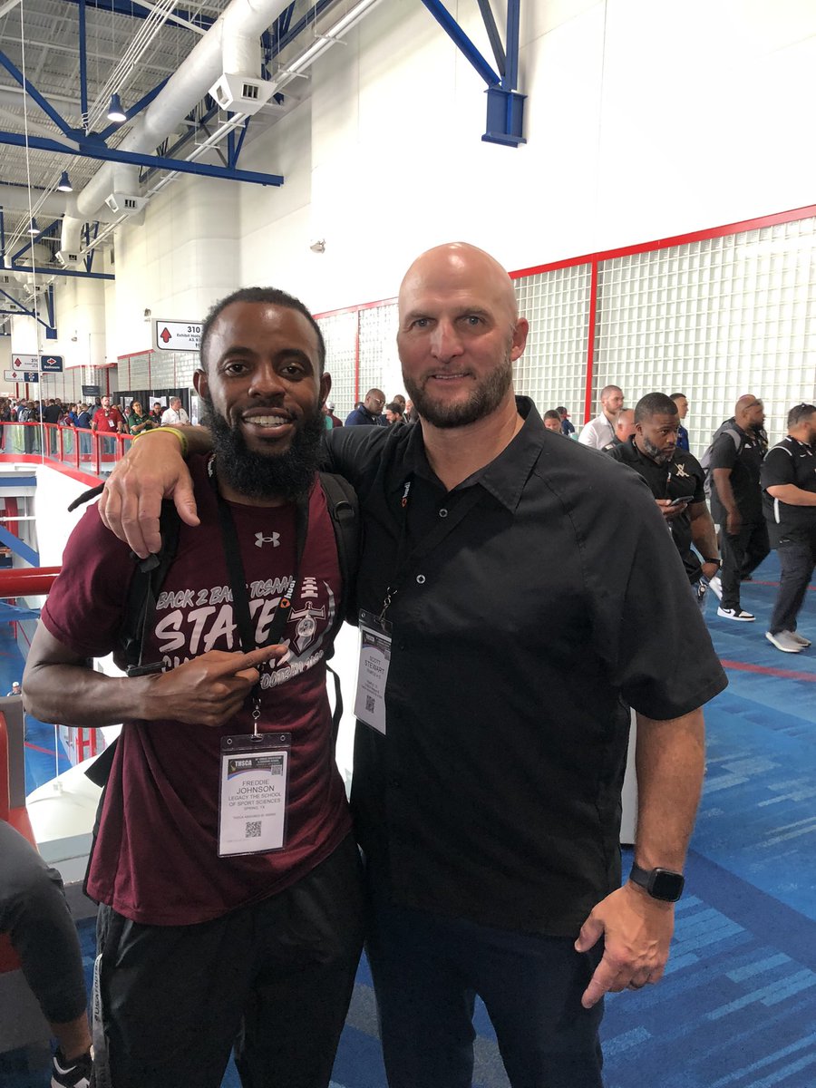 These two incredible individuals had a big impact on my life while growing up and inspired me to become a coach. 🏈 #LiveLearnLead #CoachingSchool