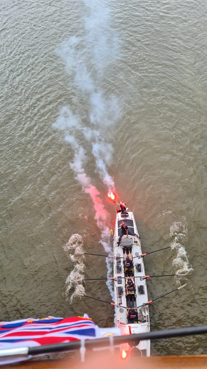 And they're back! Here is @TeamIthaca passing under Tower Bridge - breaking a world record for fastest female team. They've battled horrendous weather on the way round and absolutely smashed it! 👏 #OceanRowing #RowWithAPurpose #WorldsToughestRow