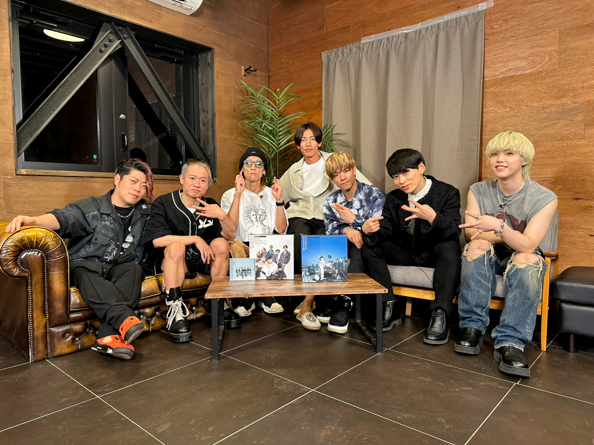 BEFIRSTofficial's tweet photo. 2023.07.19
#UVERworld_ENIGMASIS

UVERworld『ENIGMASIS』
｢ENCORE AGAIN｣ (feat.SHUNTO from BE:FIRST)

▼Music Video
https://t.co/BMc4aMnC3l

▼Download &amp; Streaming
https://t.co/Qv9m1r8jtL

#UVERworld @UVERworld_dR2
#BEFIRST #SHUNTO https://t.co/XoubXbn41m