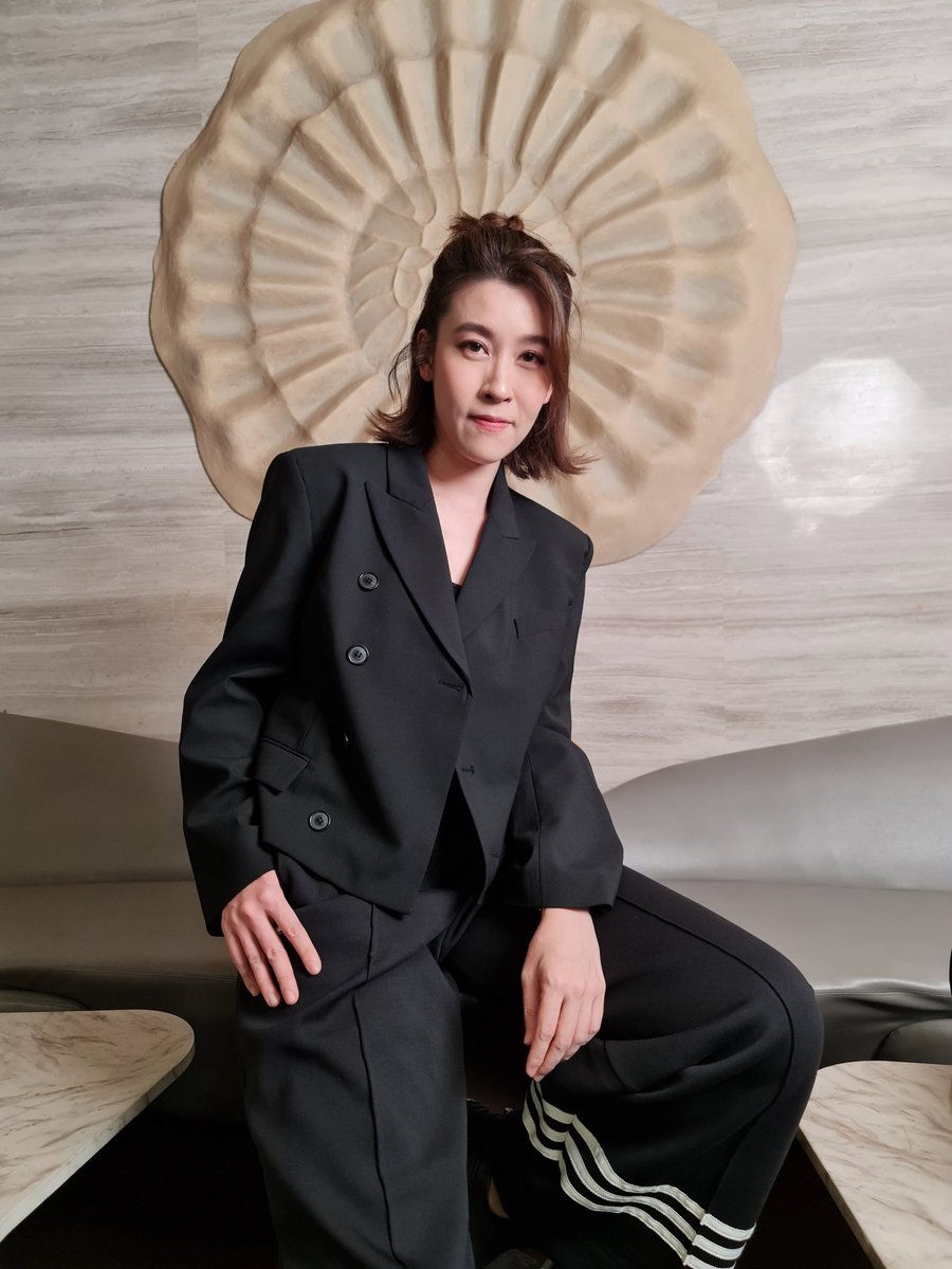 CheerNy14's tweet image. Another Chapter is beginning.🖤 
Keep waiting.. #TheChapter