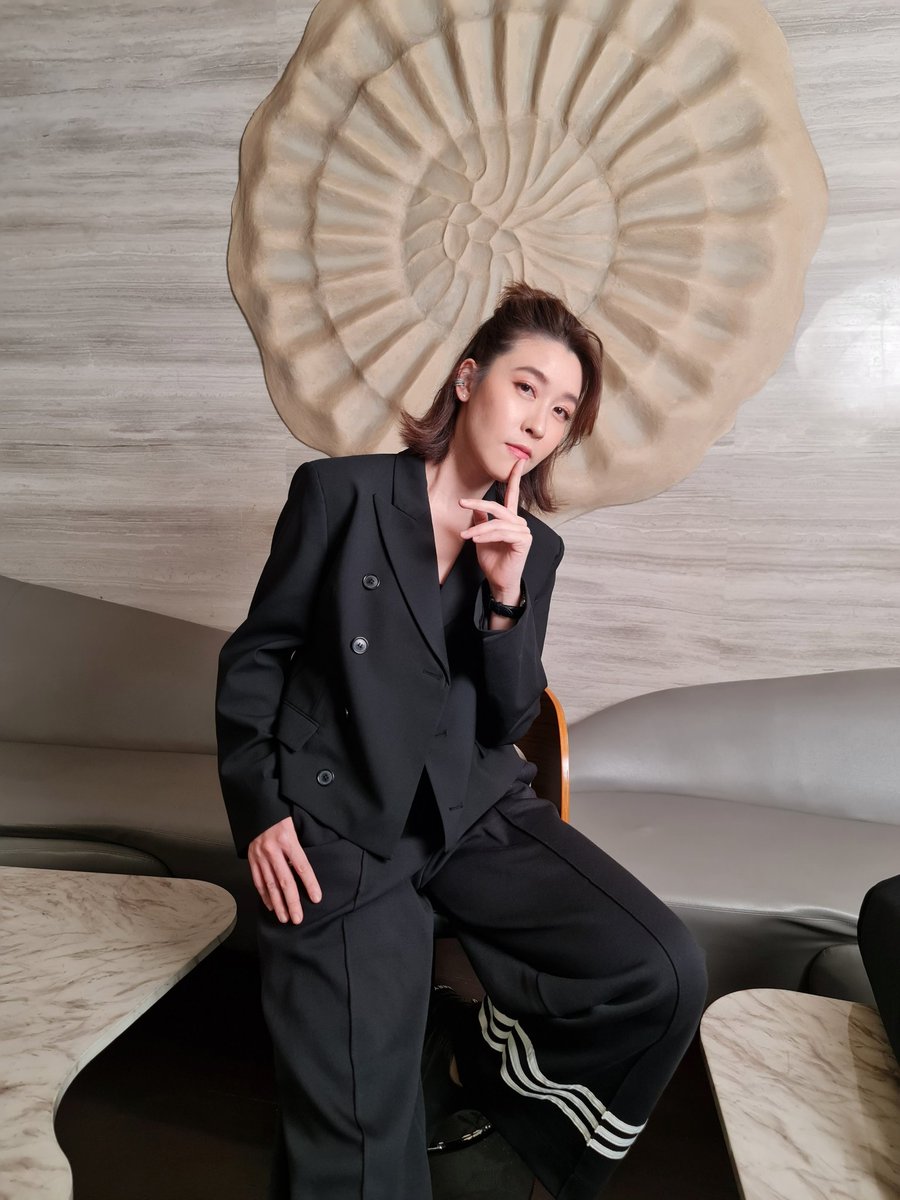 CheerNy14's tweet image. Another Chapter is beginning.🖤 
Keep waiting.. #TheChapter