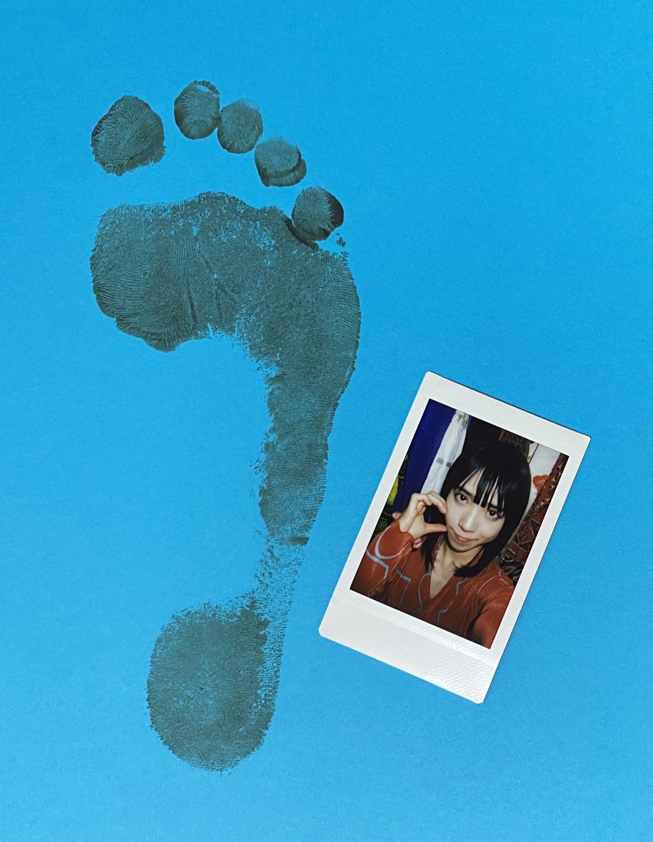 BiSH卒業アルバム、6人版＆アイナ版＆アユニ版を拝受。足拓尊いぜ