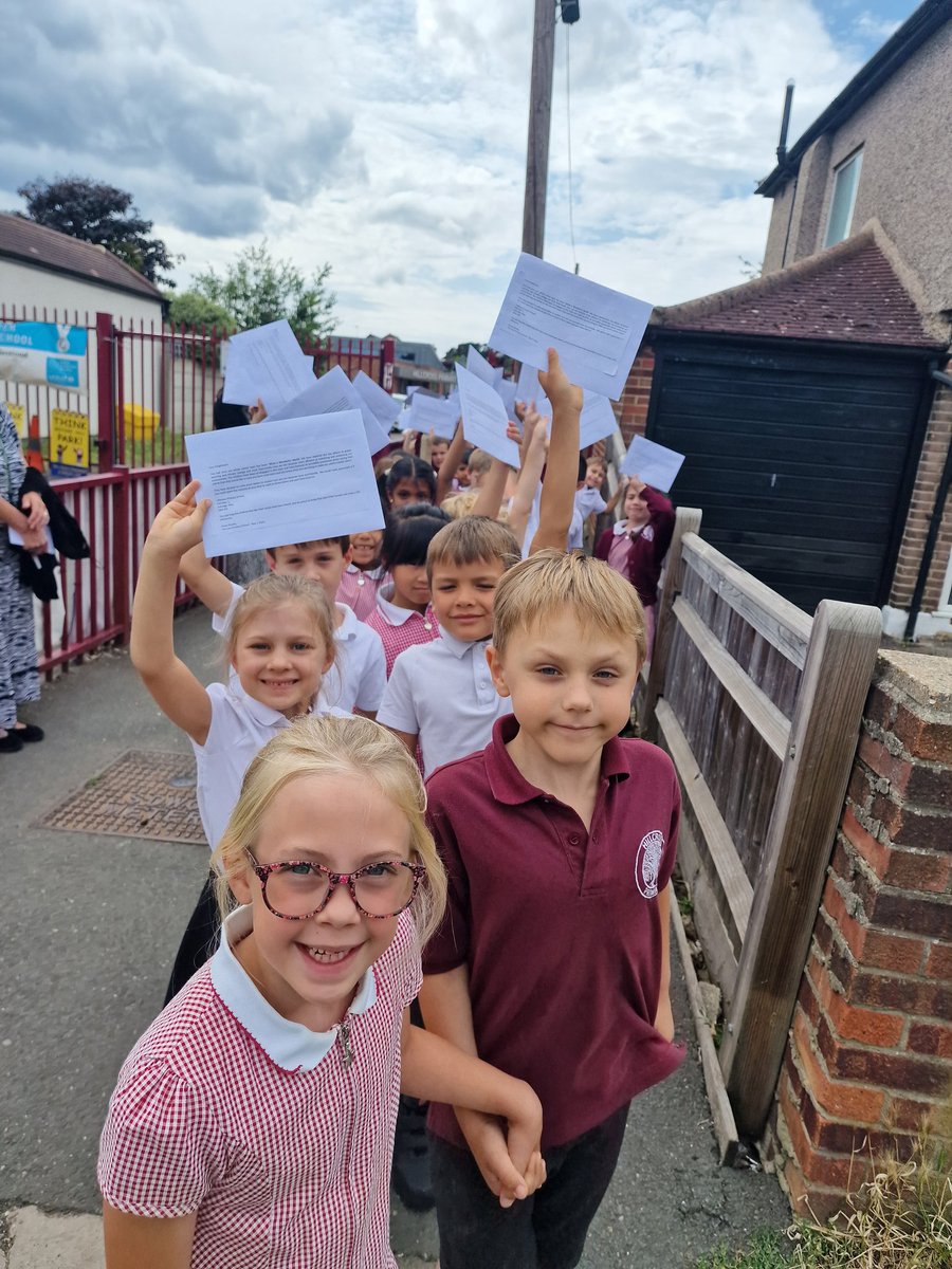 HillcrossPS's tweet photo. Yesterday, our amazing Year 1 children delivered letters to our neighbours to encourage them to be part of the solution (and not just the problem) and make changes to save our planet. They encouraged neighbours to be Energy Savers, Eco Warriors and Habitat Heroes. #actionchange https://t.co/8DAWXF7YEo