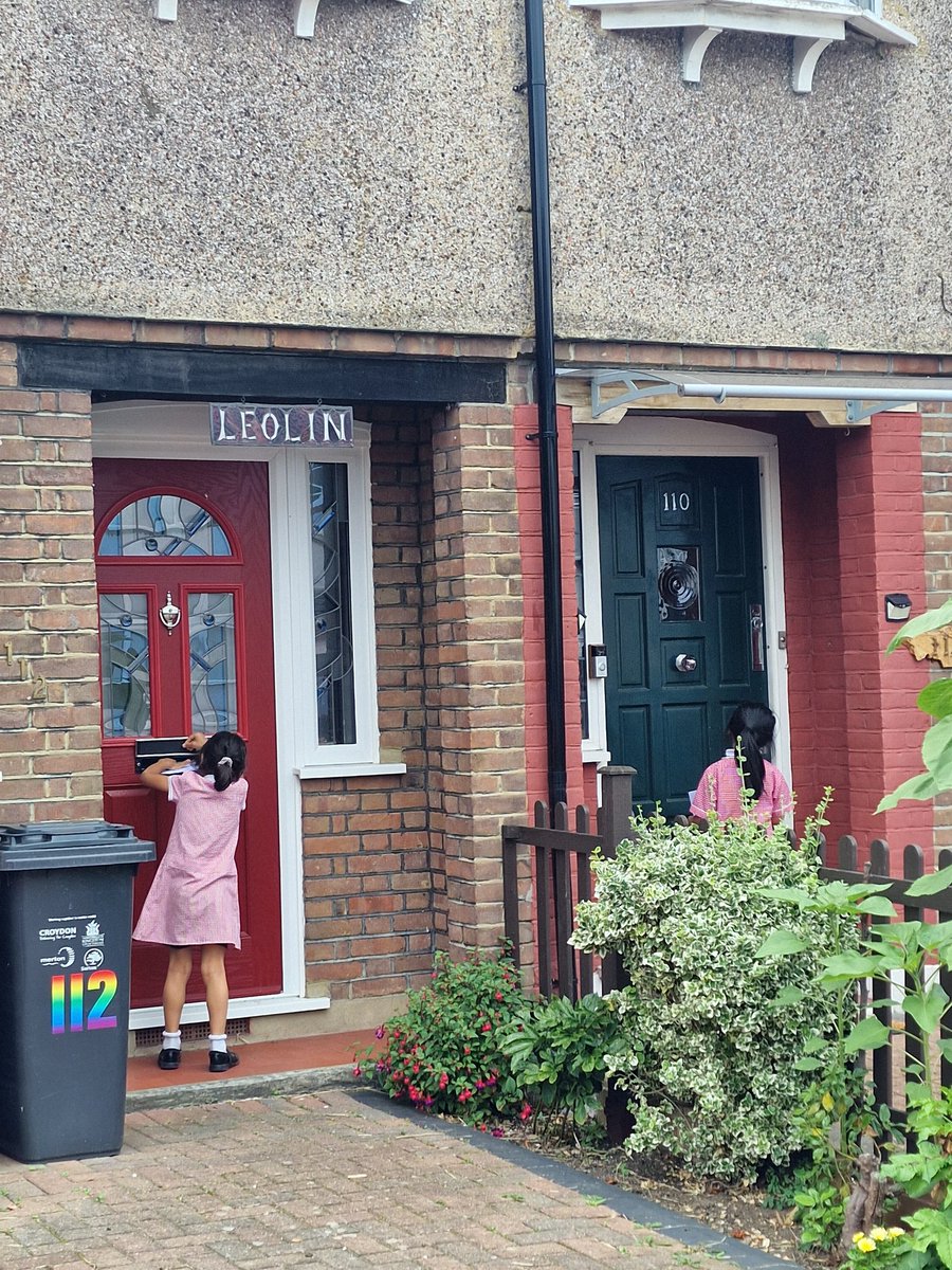 HillcrossPS's tweet photo. Yesterday, our amazing Year 1 children delivered letters to our neighbours to encourage them to be part of the solution (and not just the problem) and make changes to save our planet. They encouraged neighbours to be Energy Savers, Eco Warriors and Habitat Heroes. #actionchange https://t.co/8DAWXF7YEo