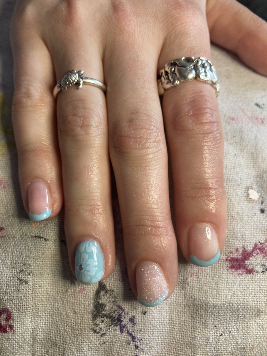 Pastel Blue Nails 🩵
.
.
#GNails #Pastel #Blue #PastelBlue #PastelBlueNails #Nails #BlueNails #PastelNails #Flower #Stamp #NailStamp #Gems #NailArt #Glitter #GlitterNails #NaturalNails #Gel #GelNails #GNiche