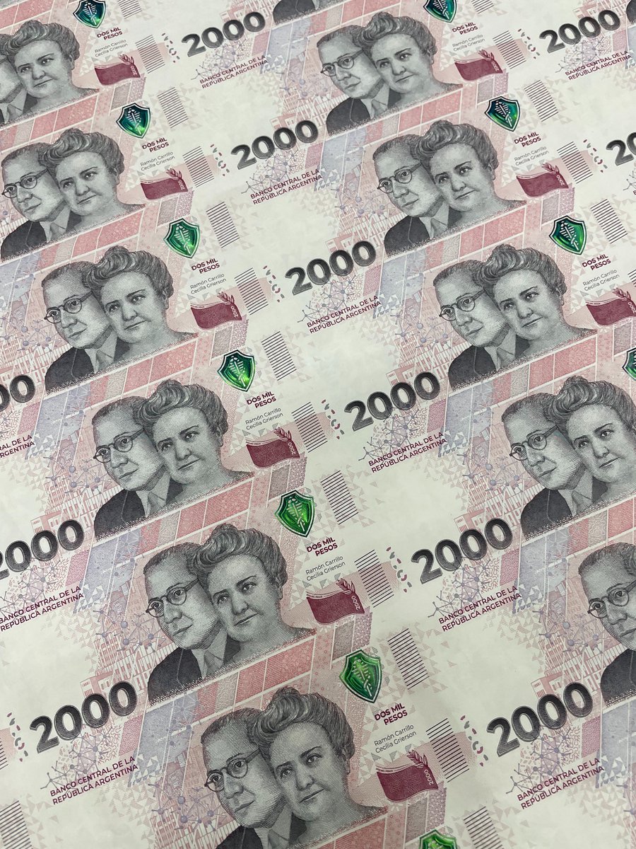 Me enteré por aquí de que la tipografía Montserrat era utilizada en la nueva familia de billetes «Heroínas y héroes de la Patria». Después me contactó el equipo de Diseño de Casa de Moneda para contarme más acerca de la decisión de usar esta tipografía.