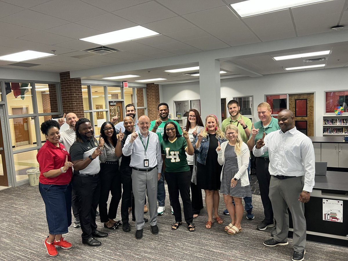 Tara_R_McGee's tweet image. Thank you @CJ_FCS_CAO for stopping by our 1st year AP Bootcamp and inspiring us all as we embark on this journey.  @FCSPLLD @FultonCoSchools @brian_keefer