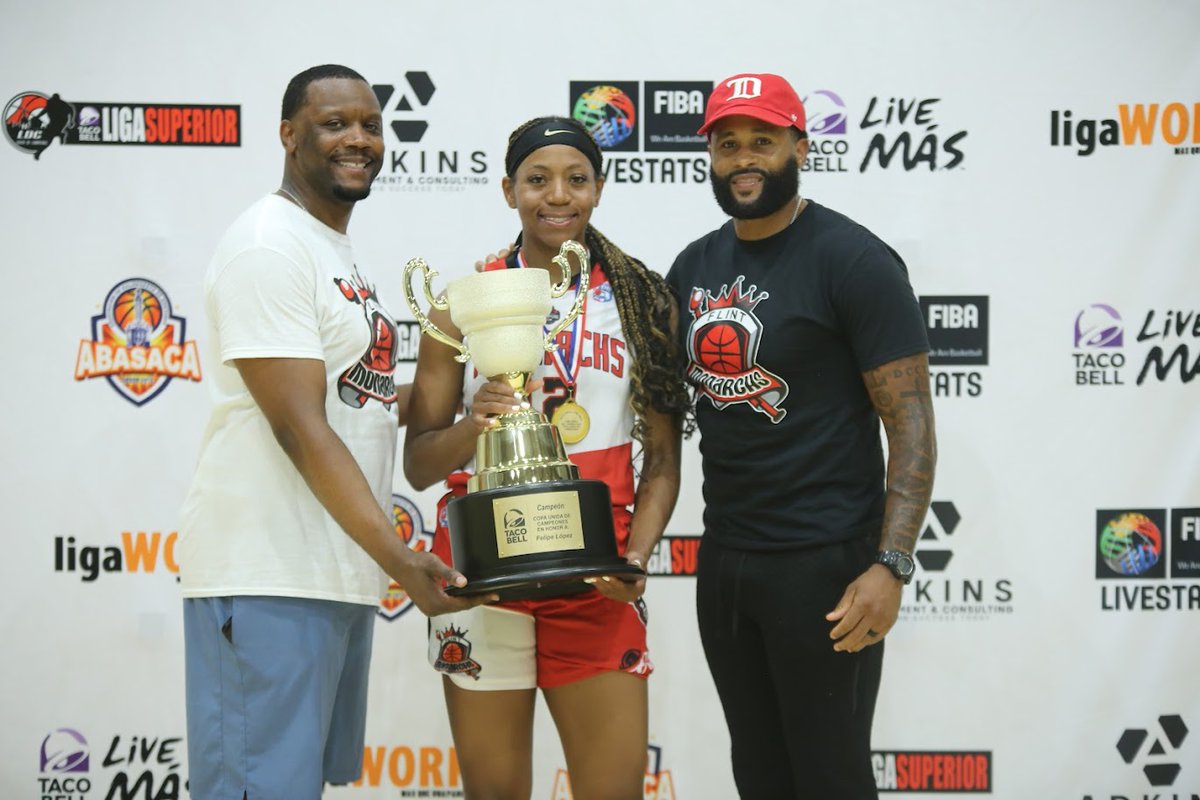 Congratulations to Head Coach Drey Wynn on being selected Coach of the Year by EUROBASKET.COM for a post tournament award.

The Flint Monarchs finished the United Cup Invitational in the Dominican Republic with a 4-0 record.

latinbasket.com/United-Cup/new…